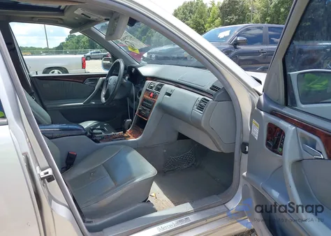 2001 Mercedes-Benz E 430 из США, поврежденный, VIN WDBJF70J21B317125